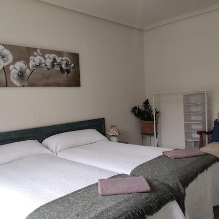 Alojamiento Oviedo 3 Con Parking Екстер'єр фото